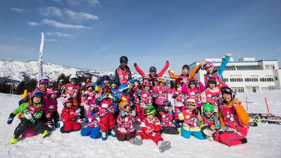 子供のスキーデビュー☆ウェアレンタルやスクールなどスキー場