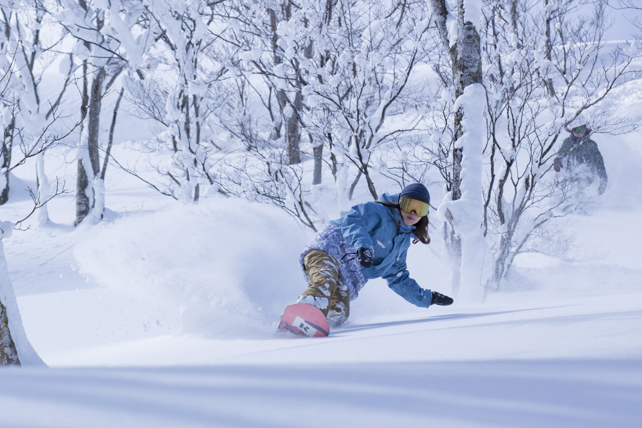 非圧雪コースの楽しみ方｜朝イチの新雪を狙うイメージ